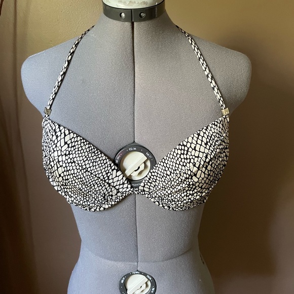 Victoria's Secret Other - Bikini top by VS